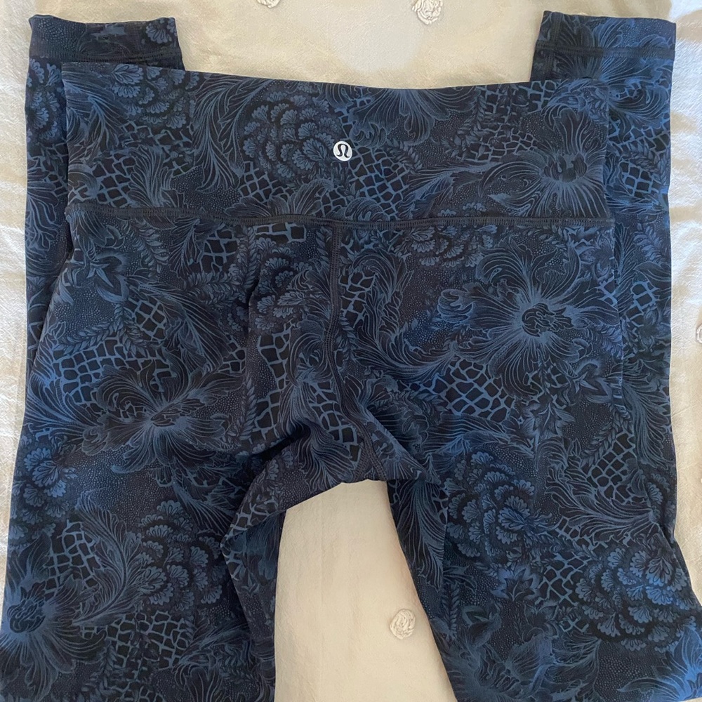 Lululemon Asian Art Style Blue and Black Leggings - Wunder Under